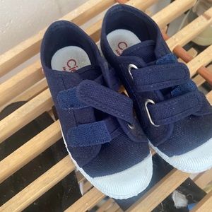 Navy blue Cienta size 26 double Velcro (like new)